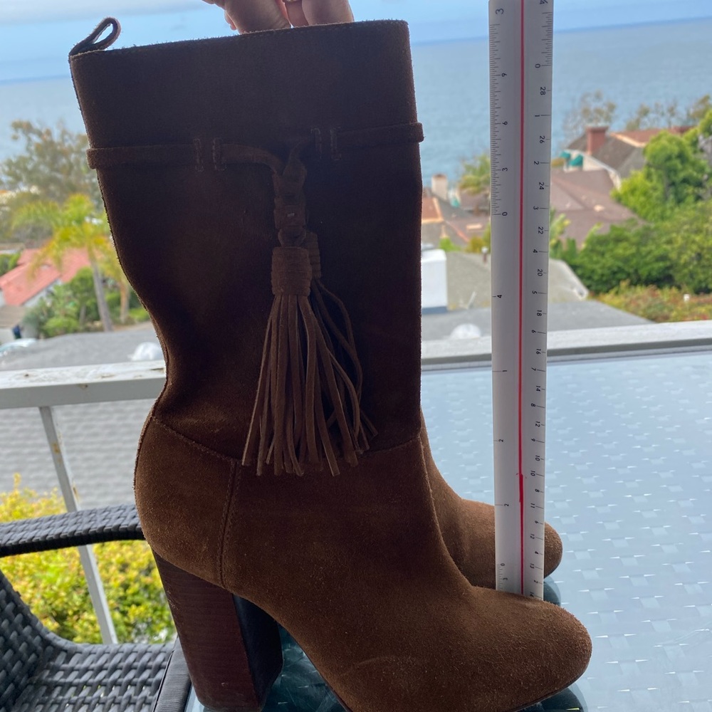 Vince Camuto size 7 brown leather suede boots with tassel. Wore  these 5-6x - Picture 2 of 6